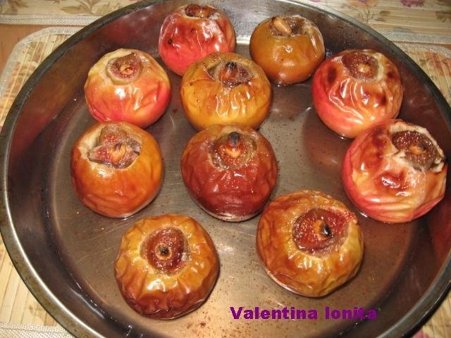 Mere coapte umplute cu smochine