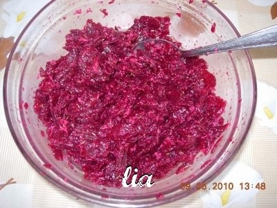 Salata de sfecla rosie cu ulei de struguri