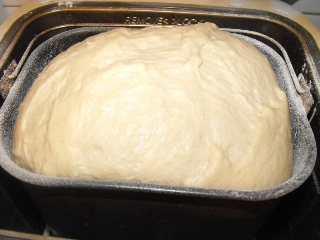 Paine de casa umpluta cu mancarica de fasole