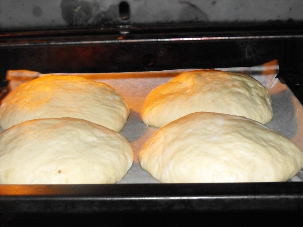 Paine de casa umpluta cu mancarica de fasole