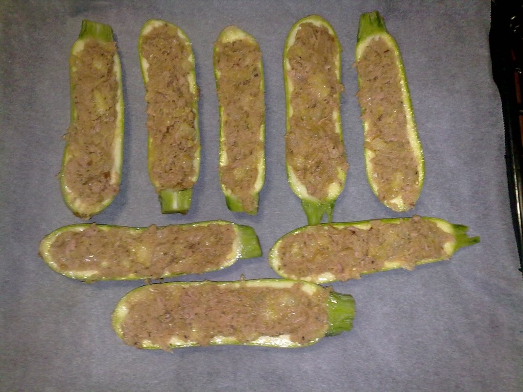 Dovlecei umpluti cu ton la cuptor