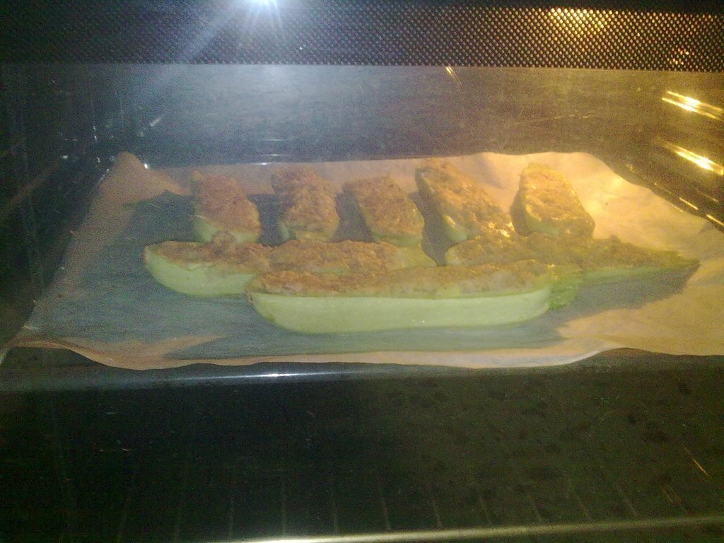 Dovlecei umpluti cu ton la cuptor