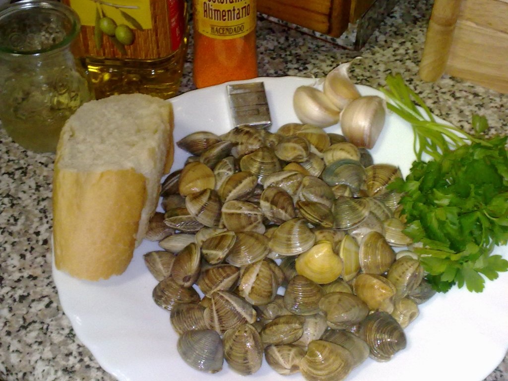 Scoici de riu  in sos.