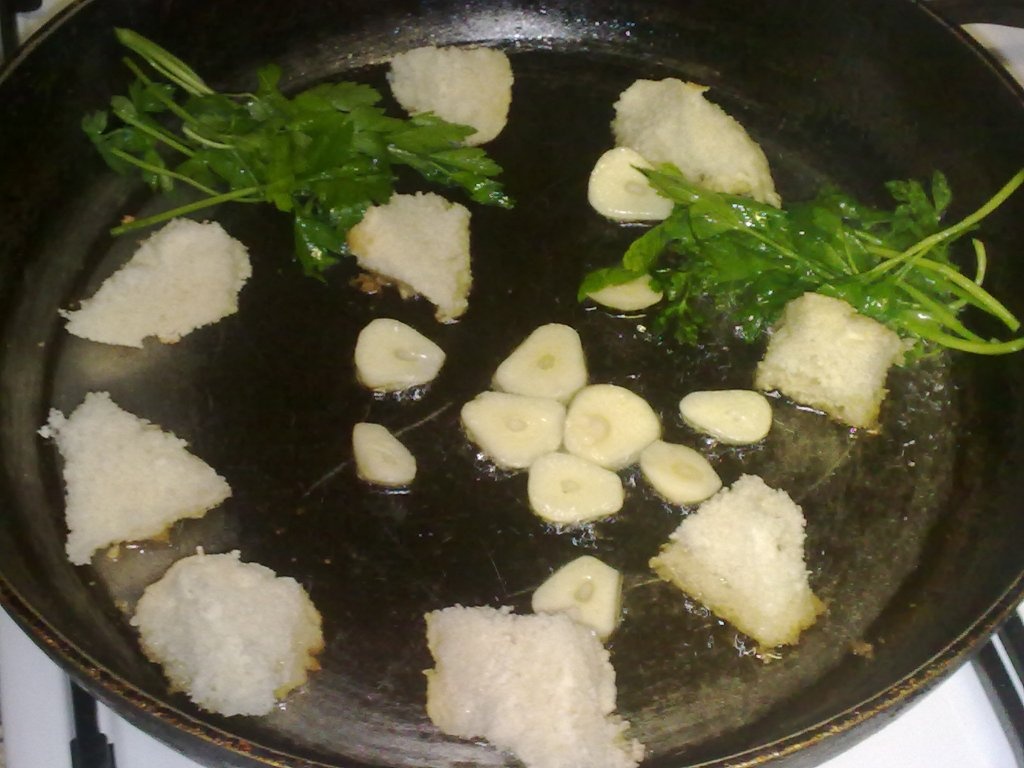 Scoici de riu  in sos.