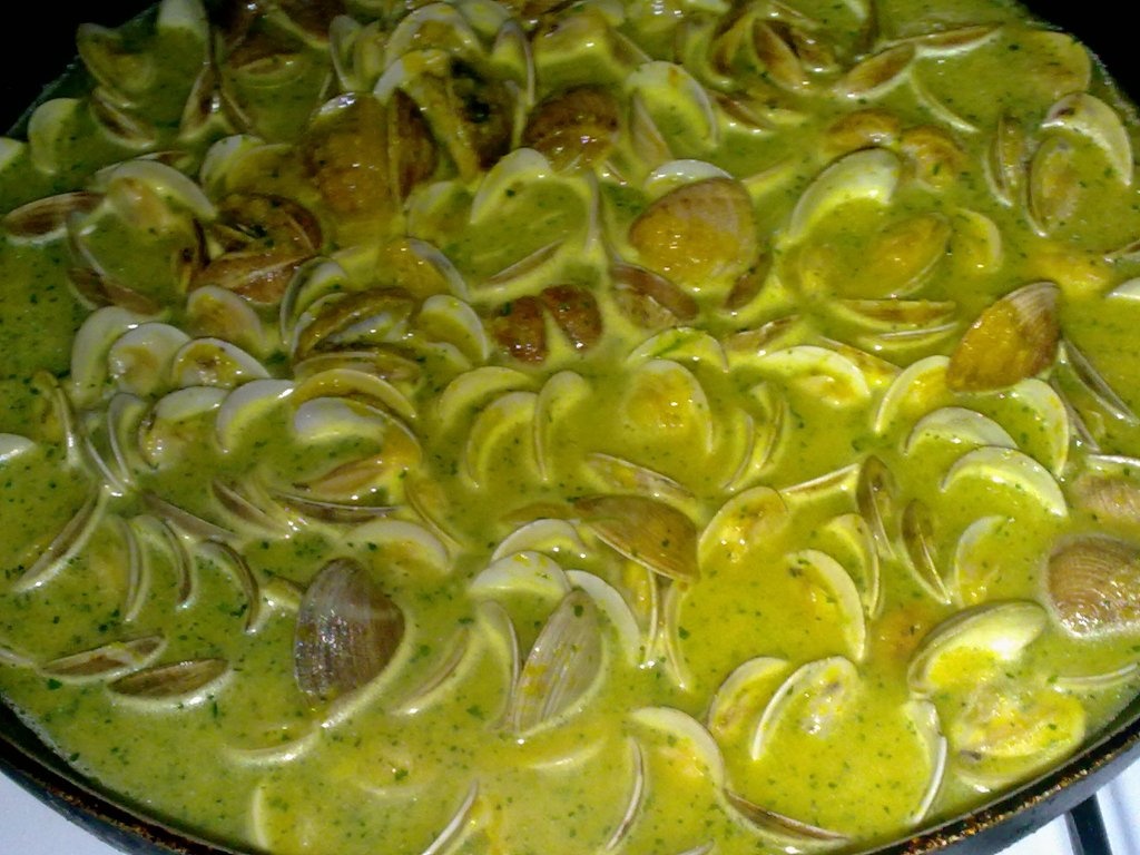 Scoici de riu  in sos.