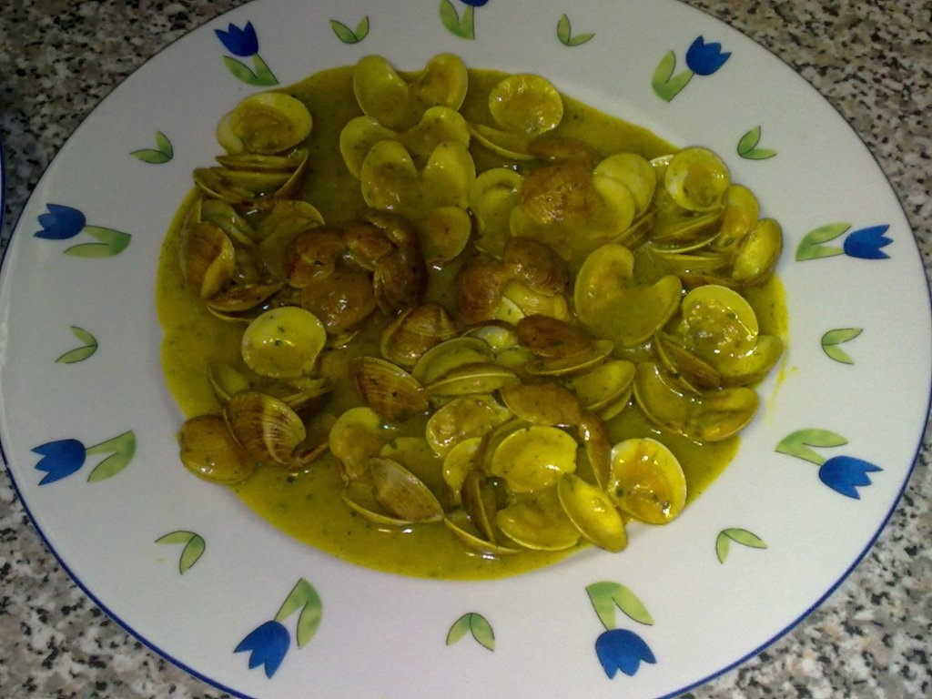 Scoici de riu  in sos.