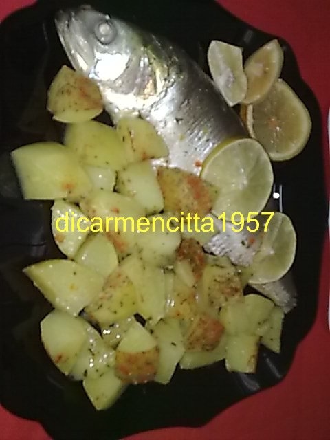 Scrumbie  cu cartofi taranesti in vas roman