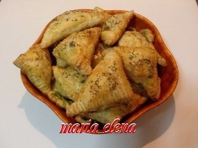 Triunghiuri cu branza sau cu sunca