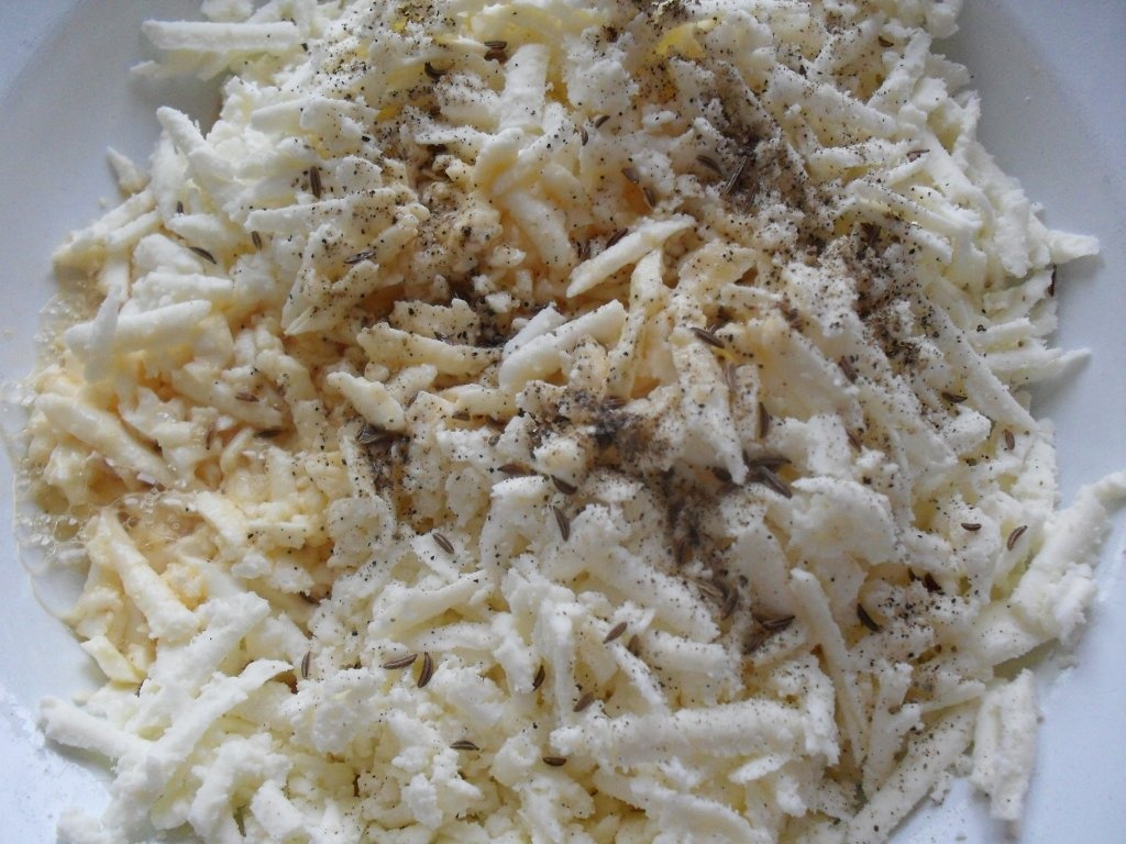 Triunghiuri cu branza sau cu sunca