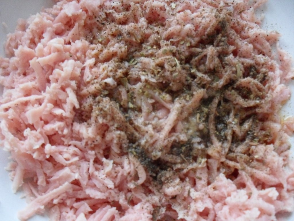 Triunghiuri cu branza sau cu sunca