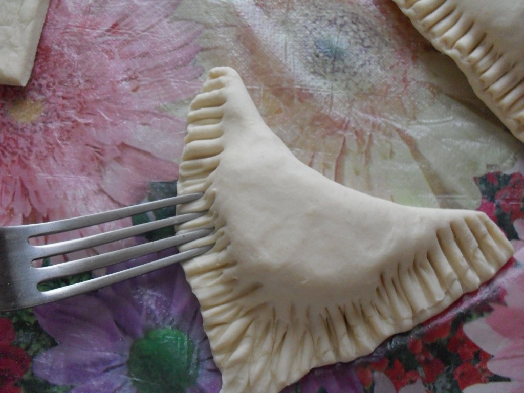 Triunghiuri cu branza sau cu sunca