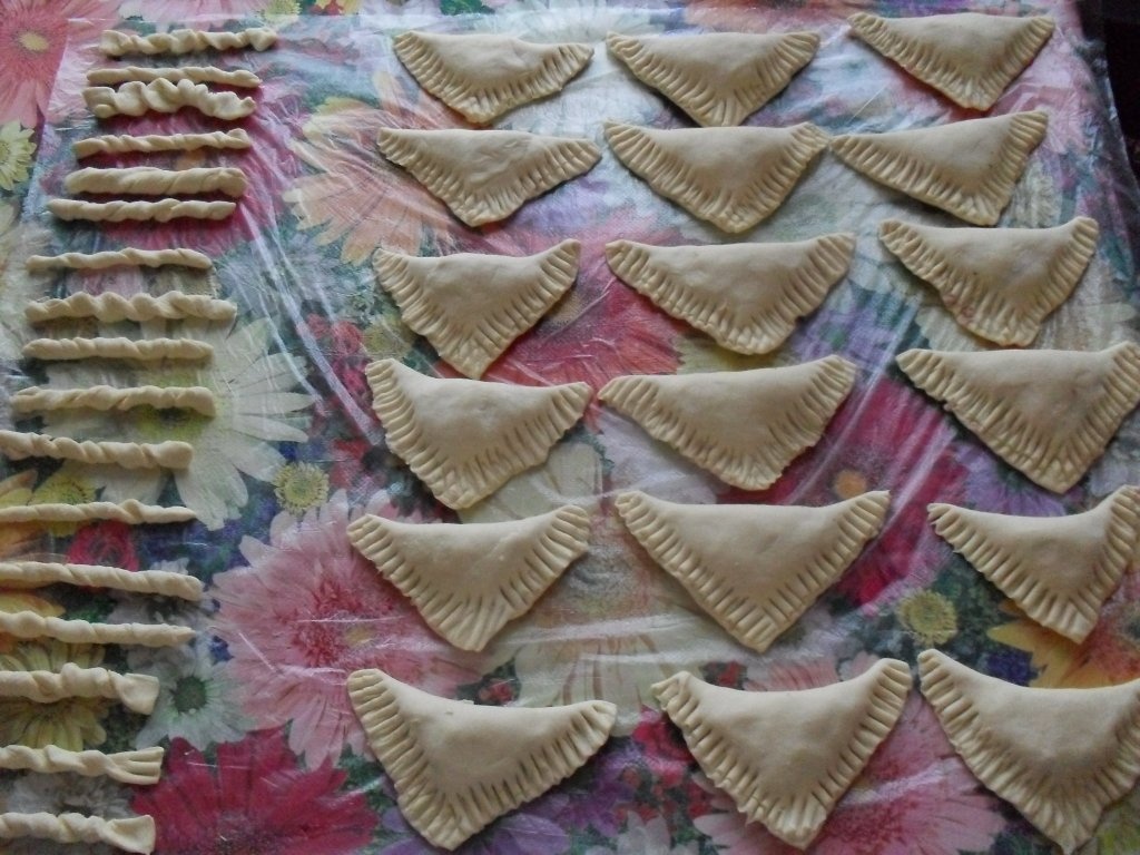 Triunghiuri cu branza sau cu sunca