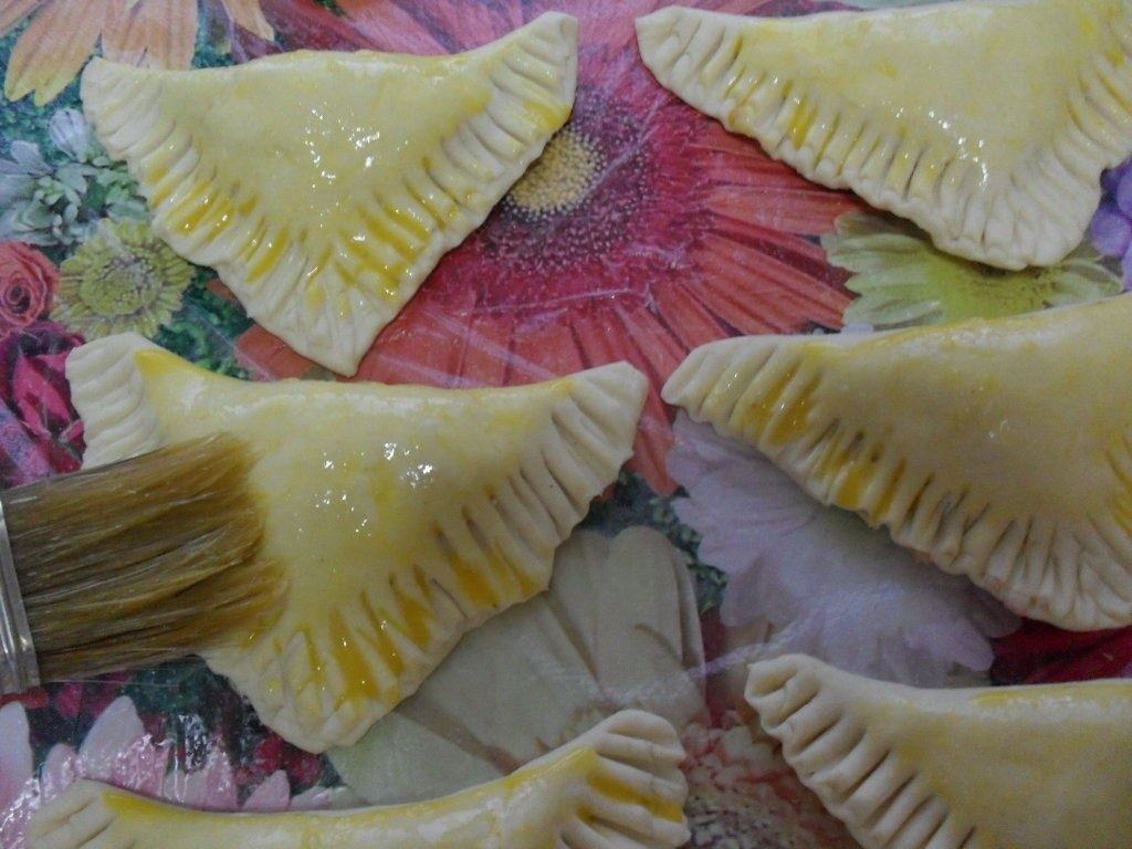 Triunghiuri cu branza sau cu sunca