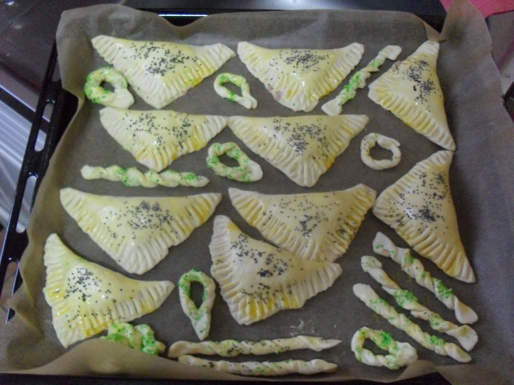 Triunghiuri cu branza sau cu sunca