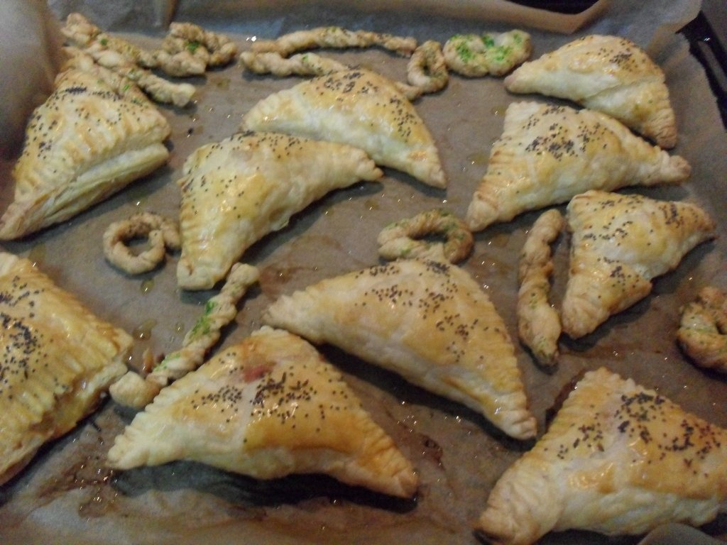 Triunghiuri cu branza sau cu sunca