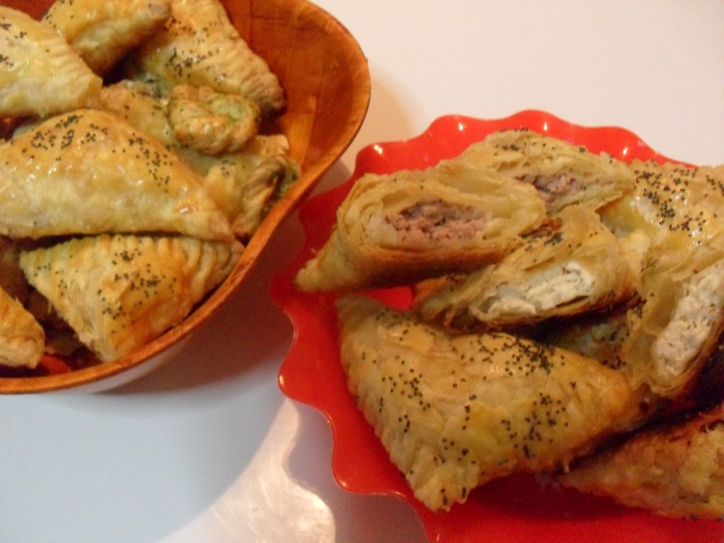 Triunghiuri cu branza sau cu sunca