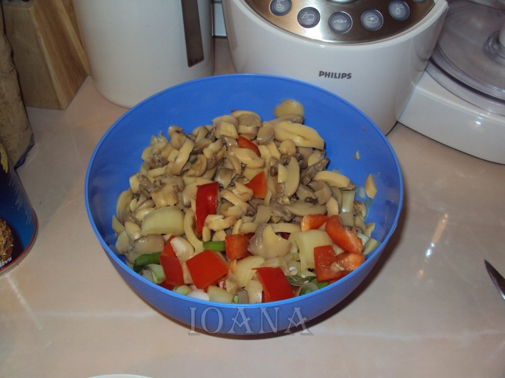 Pui cu ananas in sos dulce acrisor