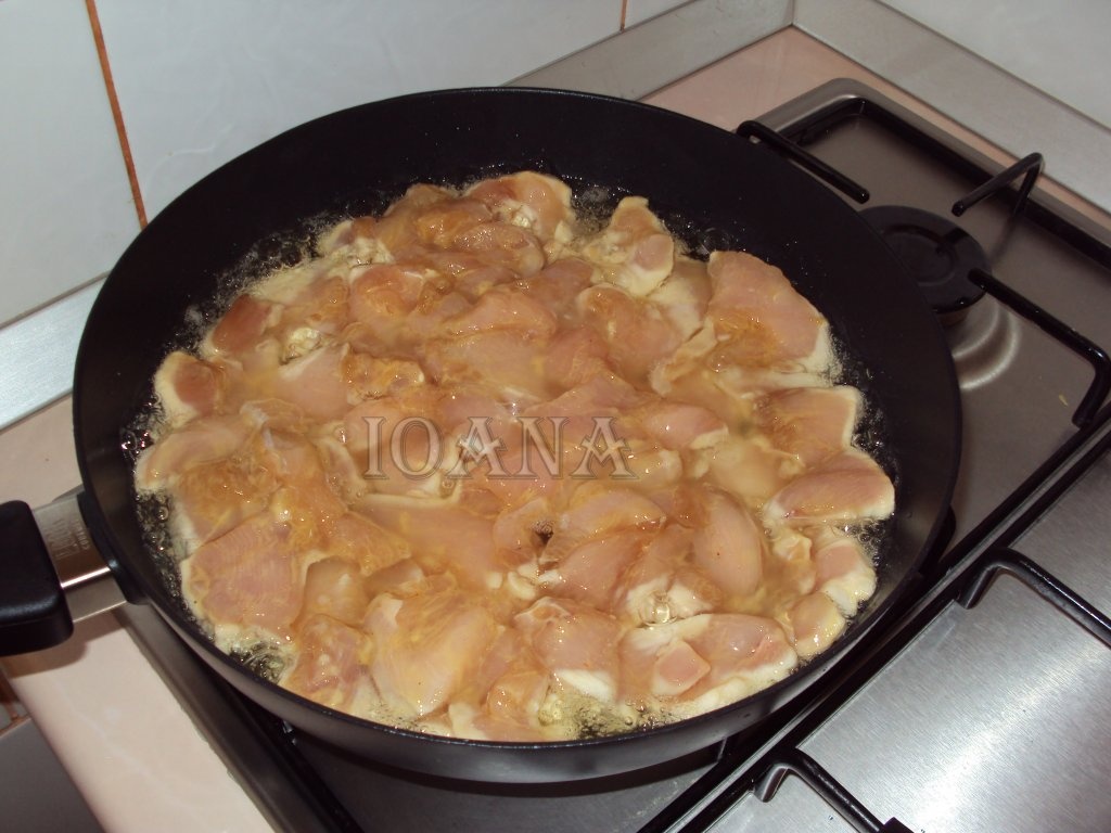 Pui cu ananas in sos dulce acrisor