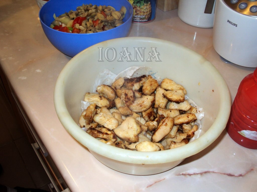 Pui cu ananas in sos dulce acrisor