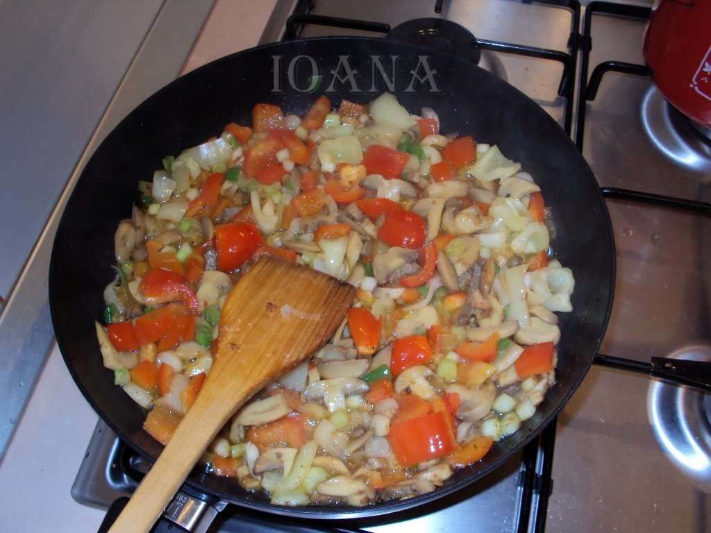 Pui cu ananas in sos dulce acrisor