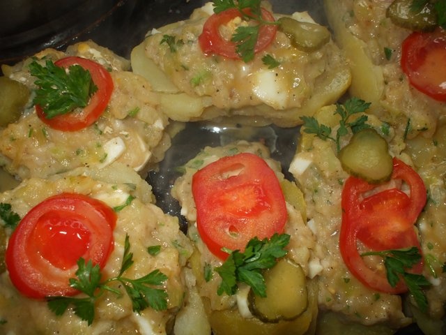 Cartofi umpluti cu branza la cuptor