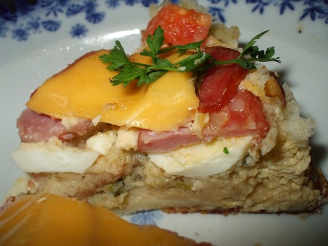 Tartina maxi cu cartofi, branza si carnati