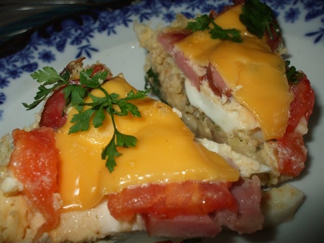 Tartina maxi cu cartofi, branza si carnati