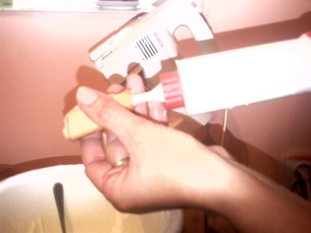 Cornulete rulate umplute cu crema de lamaie