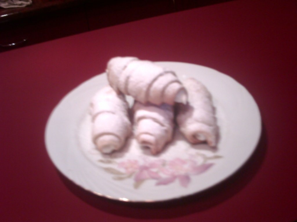 Cornulete rulate umplute cu crema de lamaie