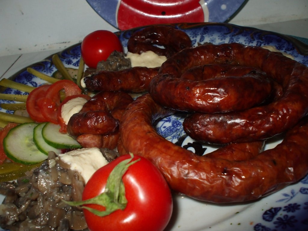 Carnaciori la gratar cu garnitura de ciuperci