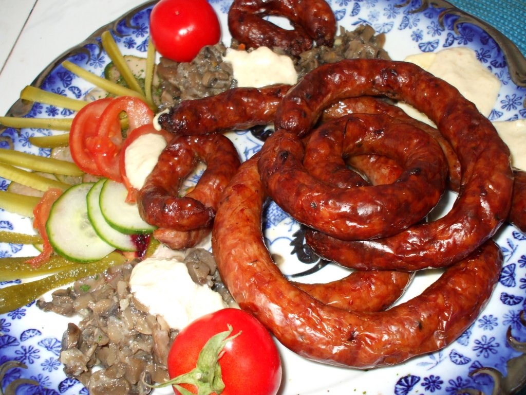 Carnaciori la gratar cu garnitura de ciuperci