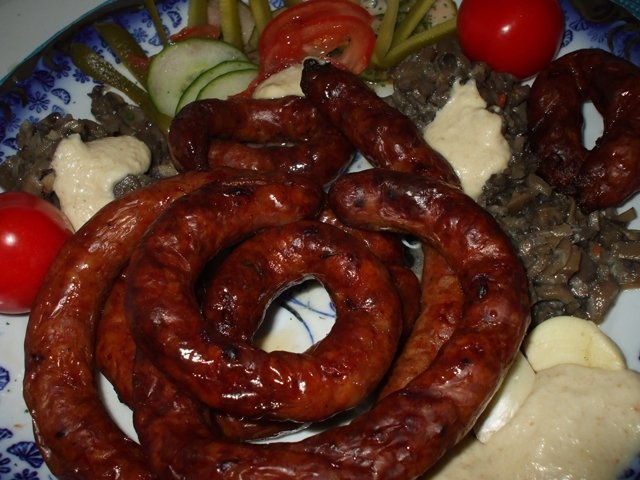 Carnaciori la gratar cu garnitura de ciuperci