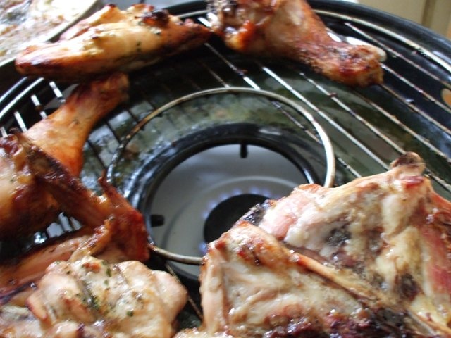 Pui la gratar cu crusta rumenita cu susan