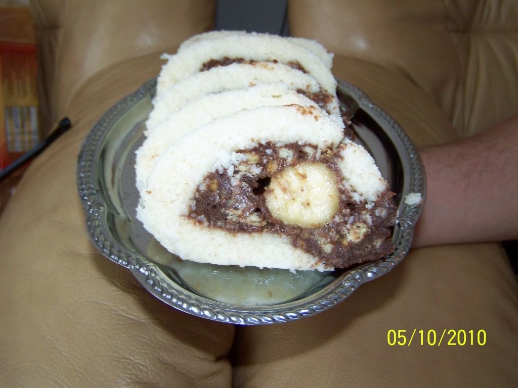 Rulada cu biscuiti si banana