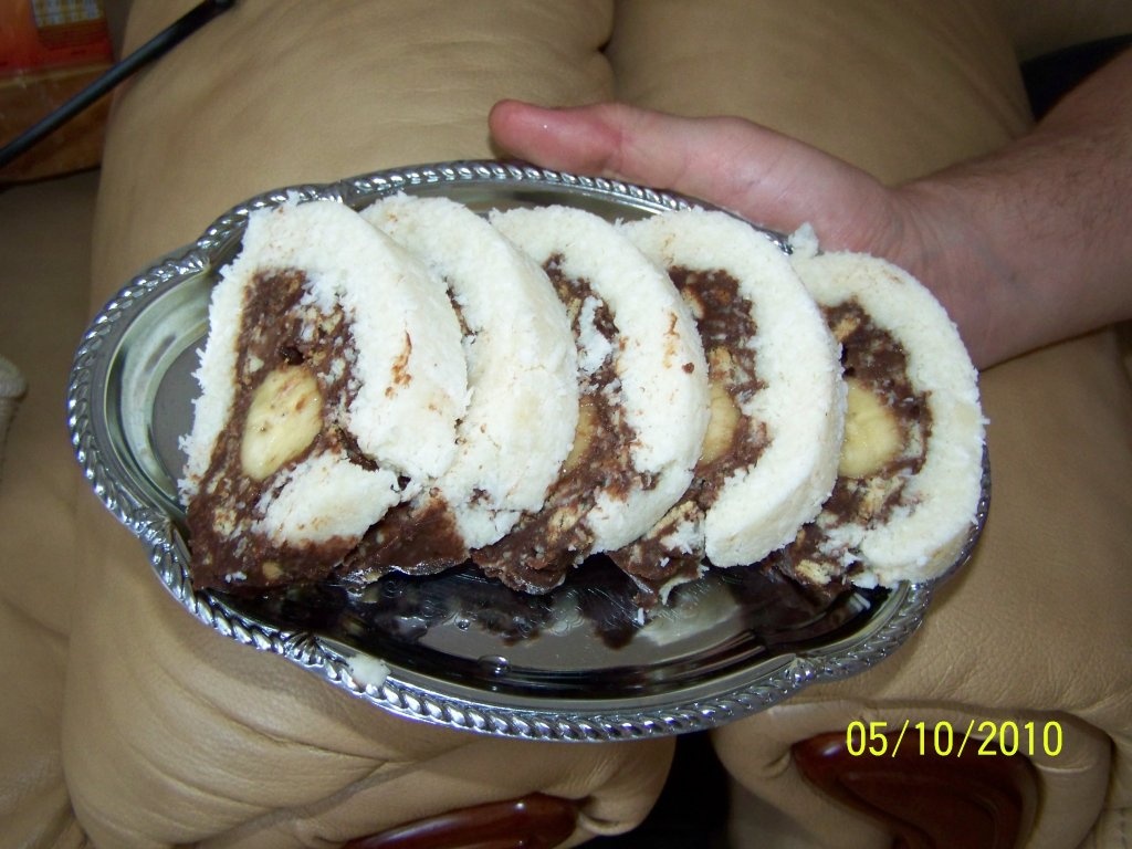 Rulada cu biscuiti si banana