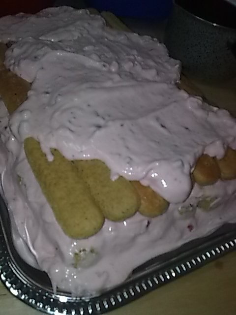 Tort de capsuni,cu crema de iaurt