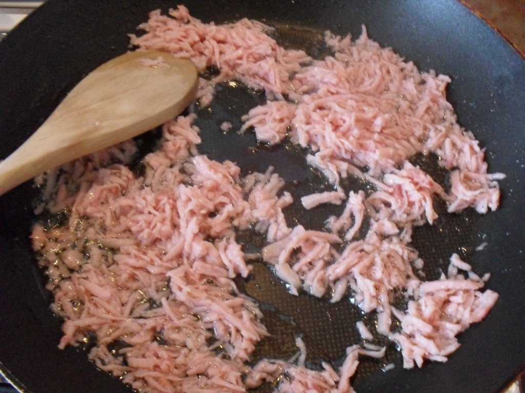 Orez cu sunca si telemea la tigaie