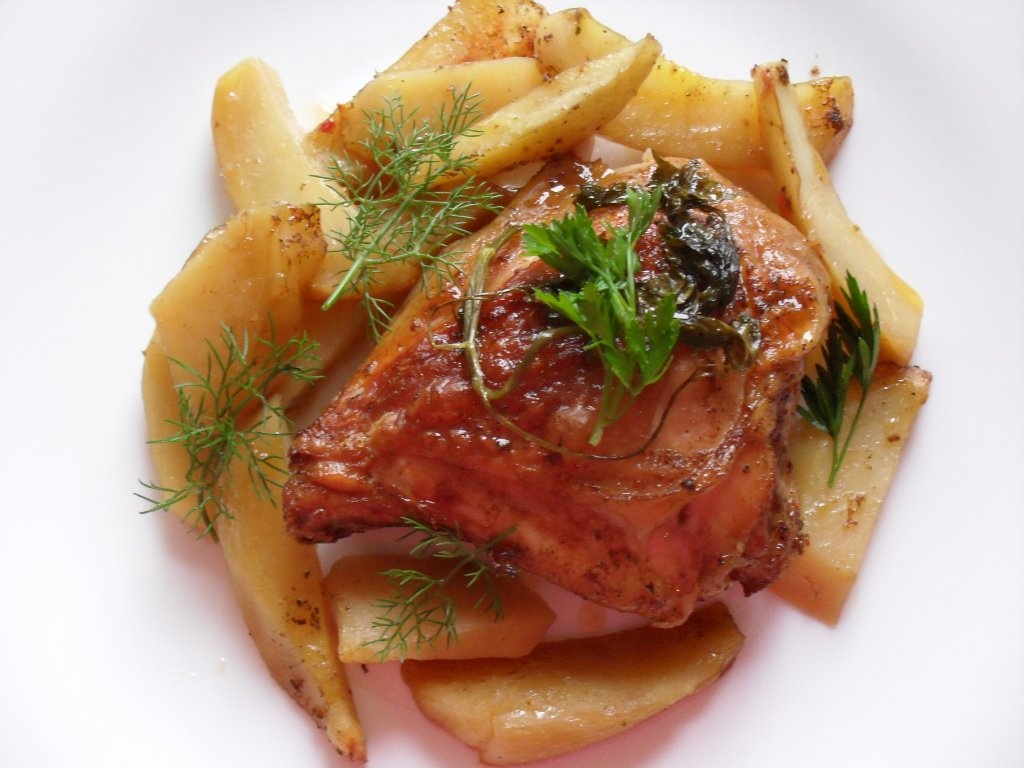 Pulpe de pui cu cartofi si bere neagra