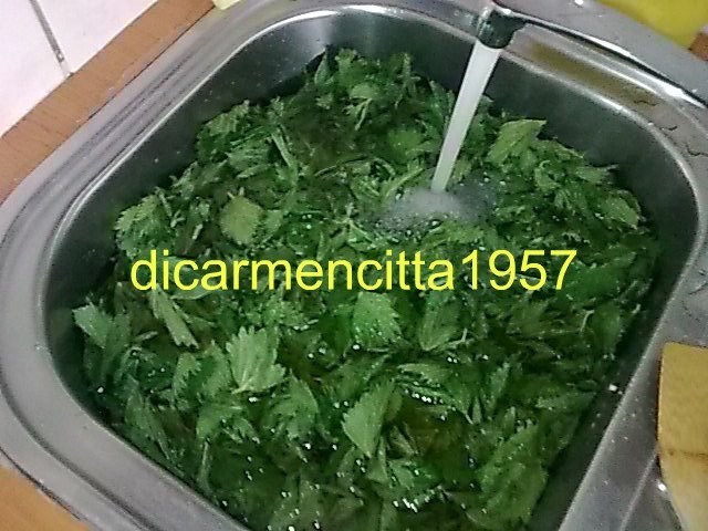 Urzici cu ochiuri si mamaliguta prajita