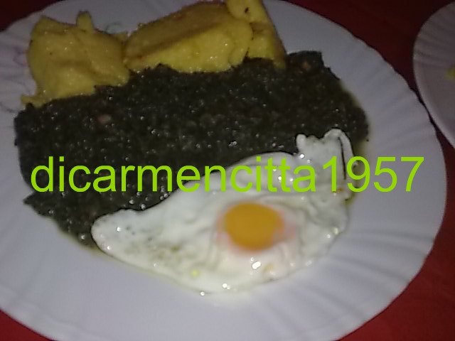 Urzici cu ochiuri si mamaliguta prajita