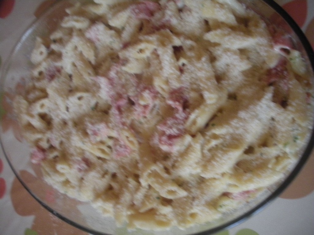 Paste gratinate cu perisoare de carne