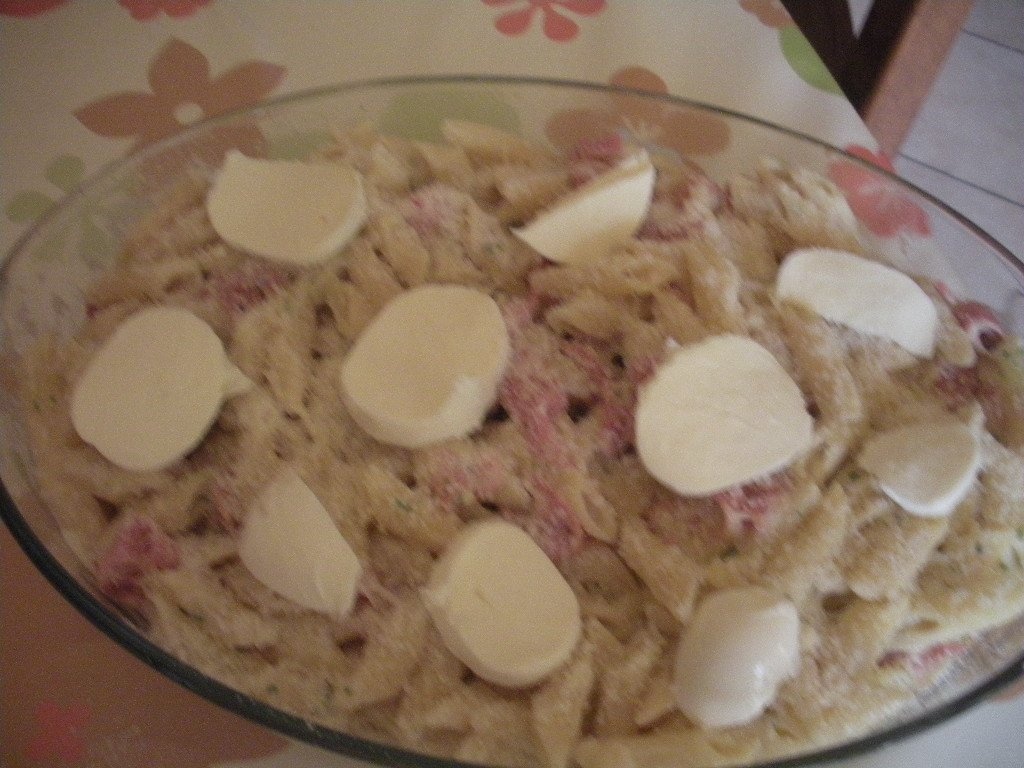 Paste gratinate cu perisoare de carne