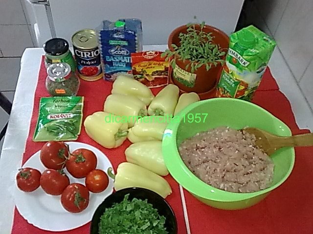 Ardei umpluti,fierti in sos de rosii