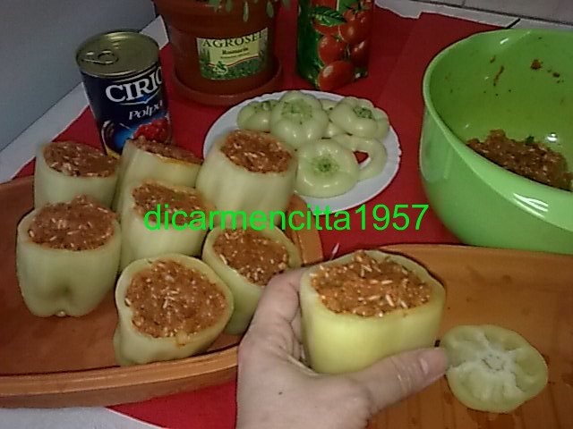 Ardei umpluti,fierti in sos de rosii