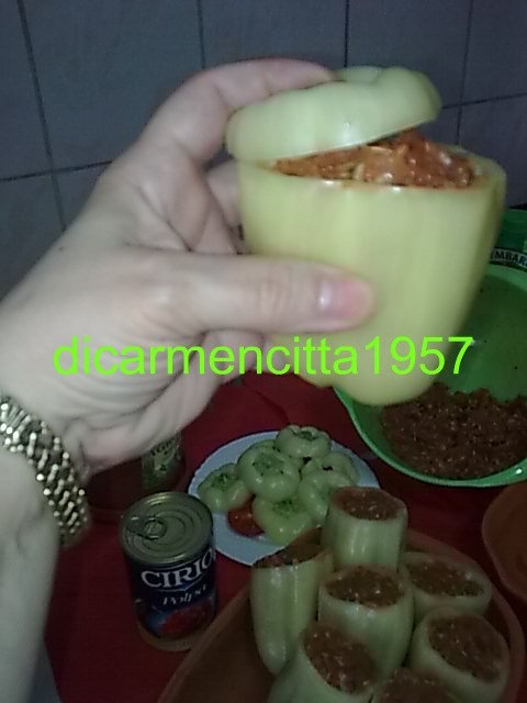 Ardei umpluti,fierti in sos de rosii