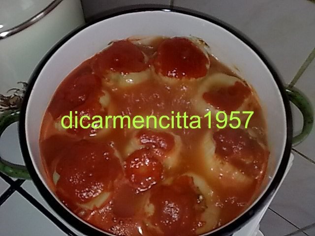 Ardei umpluti,fierti in sos de rosii