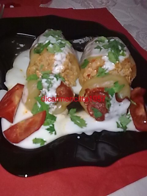 Ardei umpluti,fierti in sos de rosii