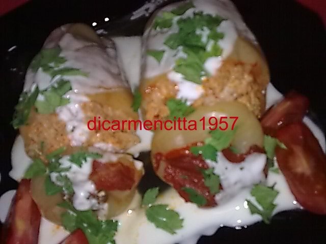 Ardei umpluti,fierti in sos de rosii