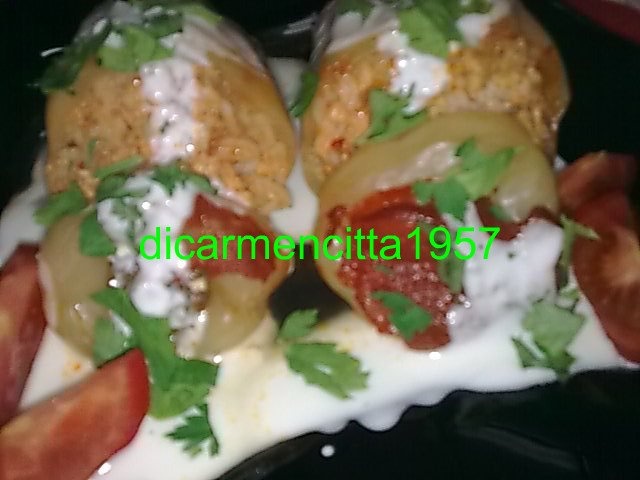 Ardei umpluti,fierti in sos de rosii