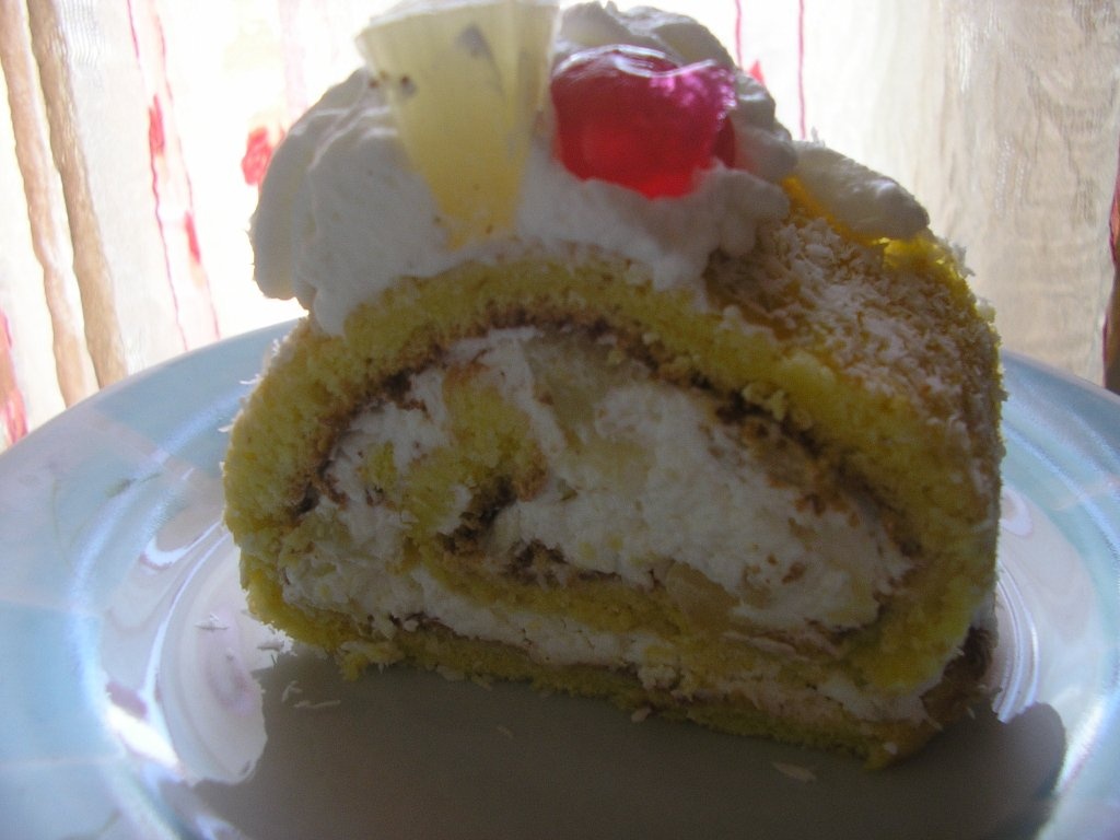 Rulada cu ananas si cocos